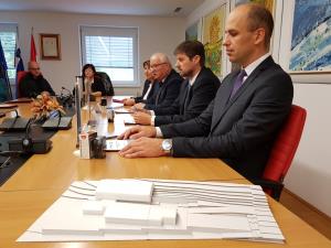 OMT - Podpis pogodbe za nalozbo na Trebelnem 27092017, foto Lapego (5)